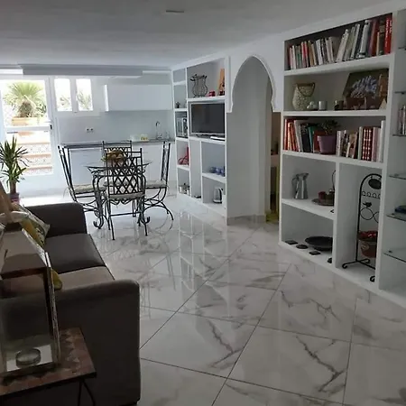 Casa Del Puerto De エステポナ